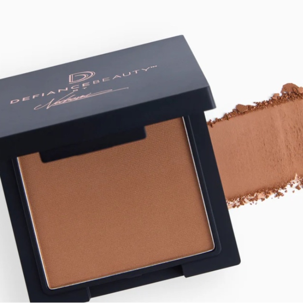 Defiance Beauty by Nechami. Satin Sovereign Bronzer. Shade Goddess Glow.